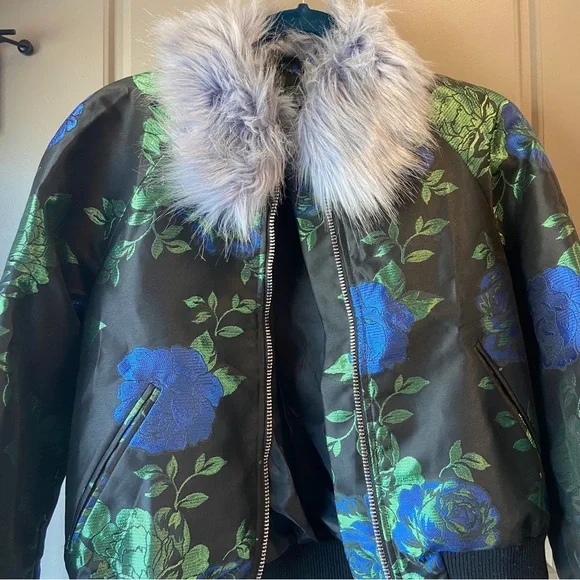 Floral Faux Fur Collar Jacket - Picture 3 of 8